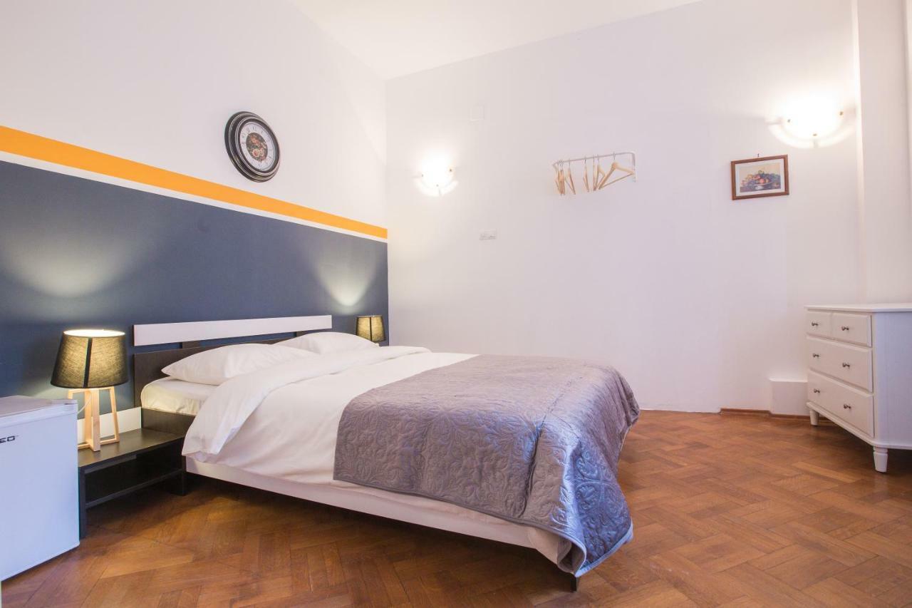 Apartamento Color Nicolae Tonitza St *